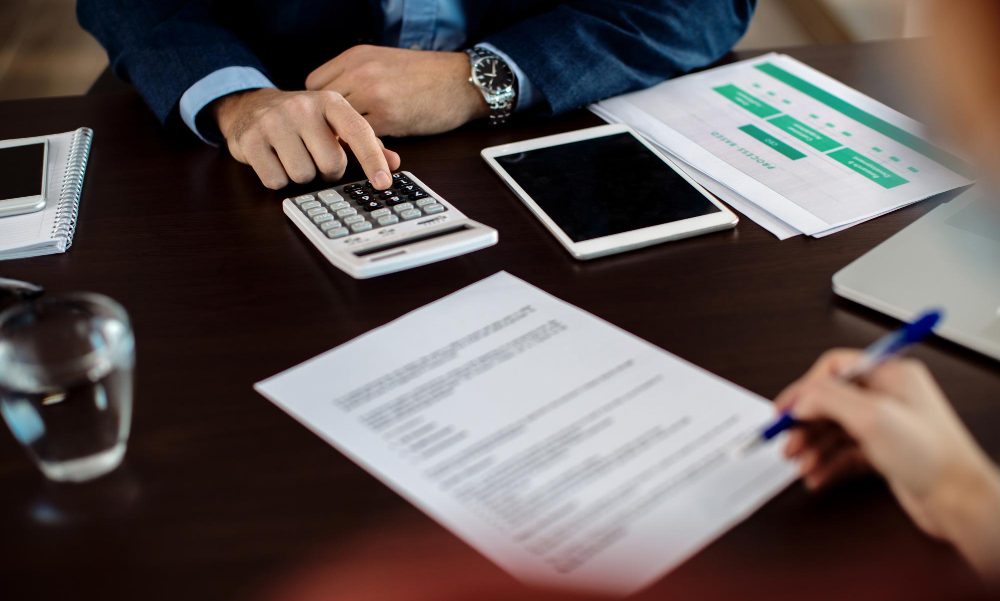 Quando a correção de dívida gera cobrança excessiva nos seus contratos bancários
